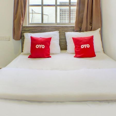 Oyo 90028 Ragula Hotel Джохор-Бару Экстерьер фото
