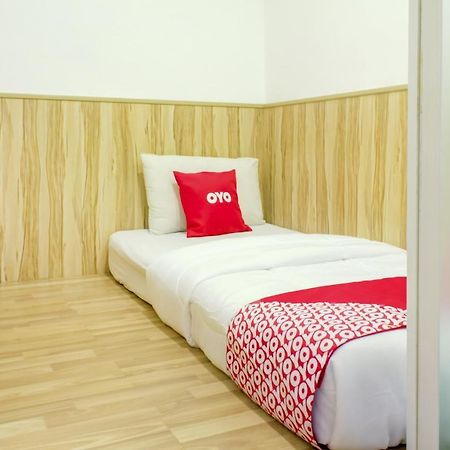 Oyo 90028 Ragula Hotel Джохор-Бару Экстерьер фото