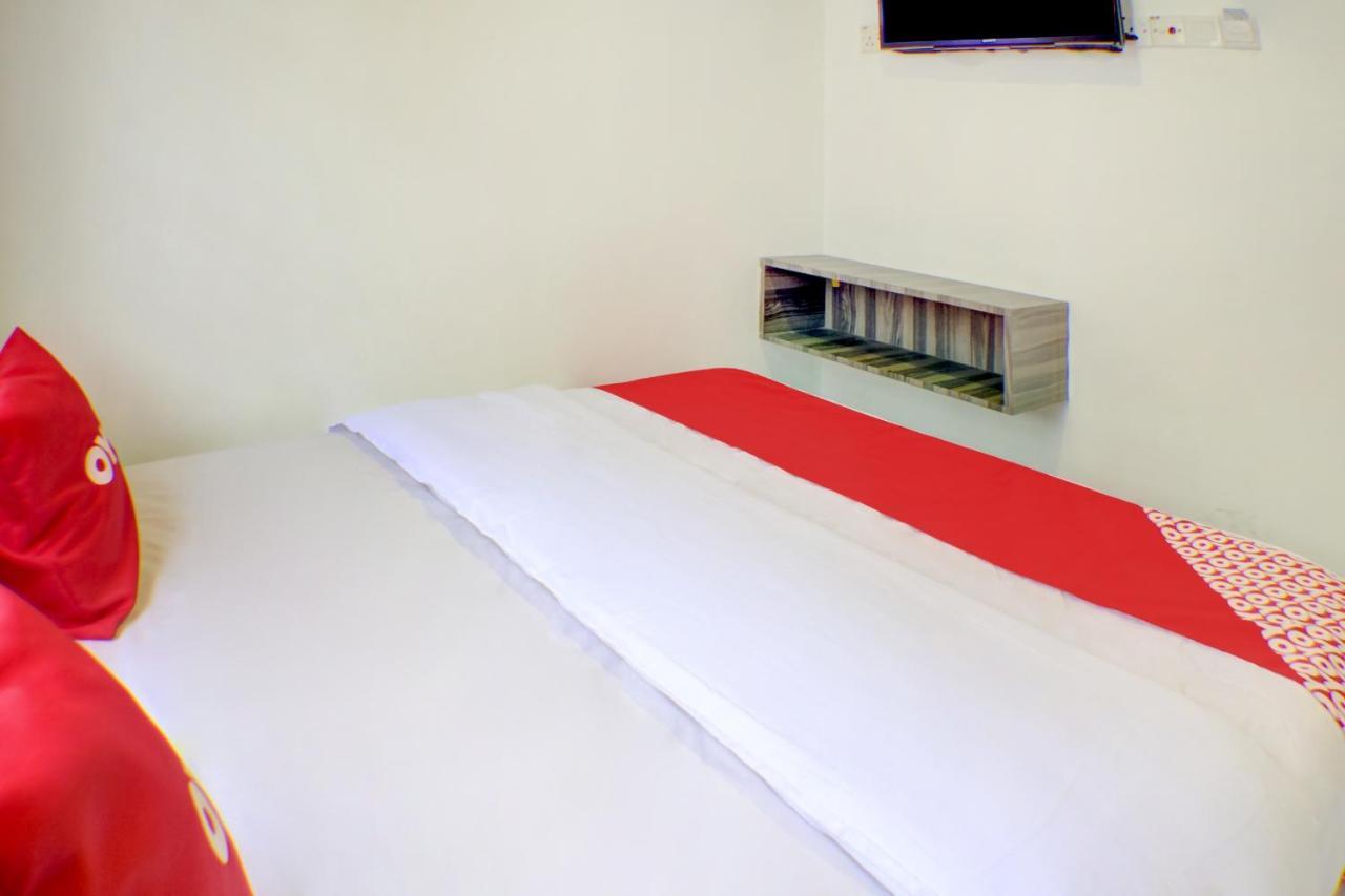 Oyo 90028 Ragula Hotel Джохор-Бару Экстерьер фото