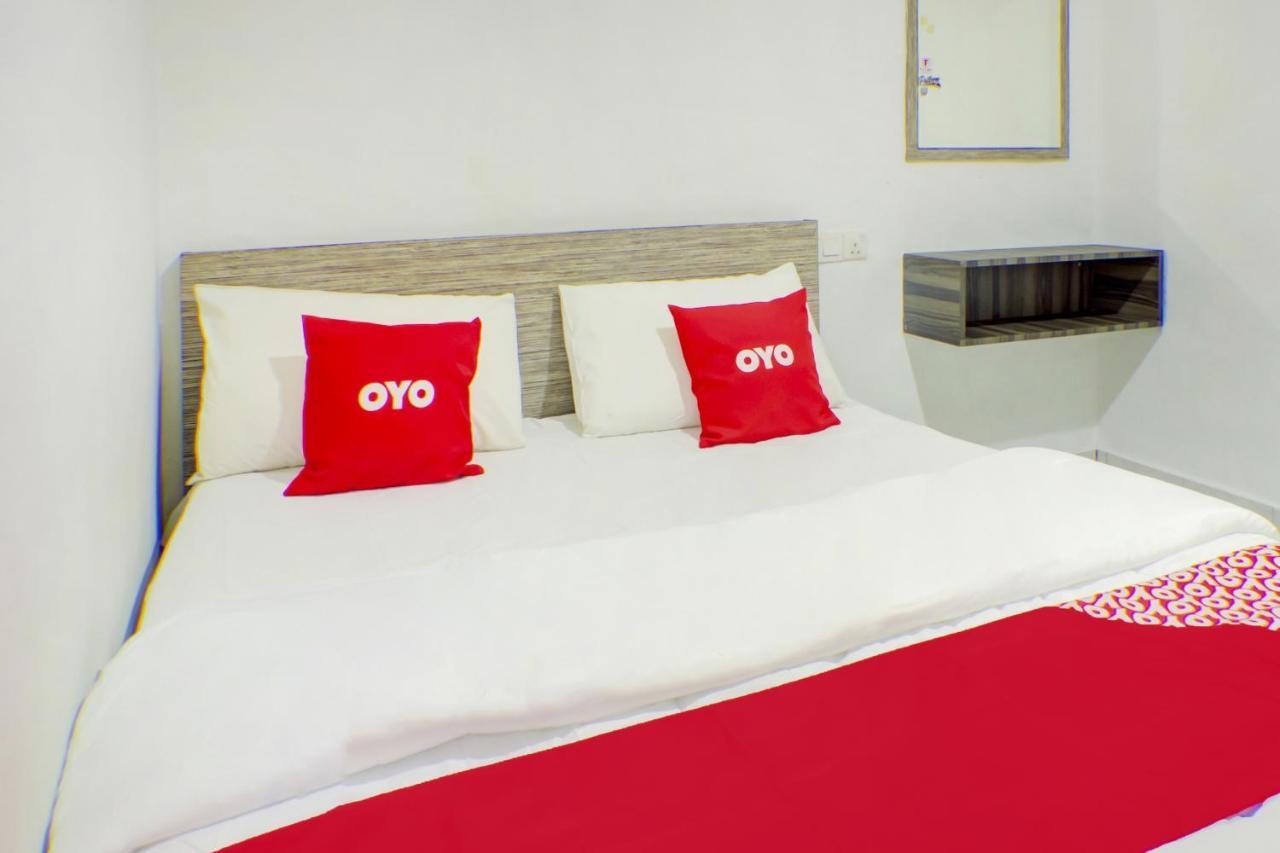 Oyo 90028 Ragula Hotel Джохор-Бару Экстерьер фото