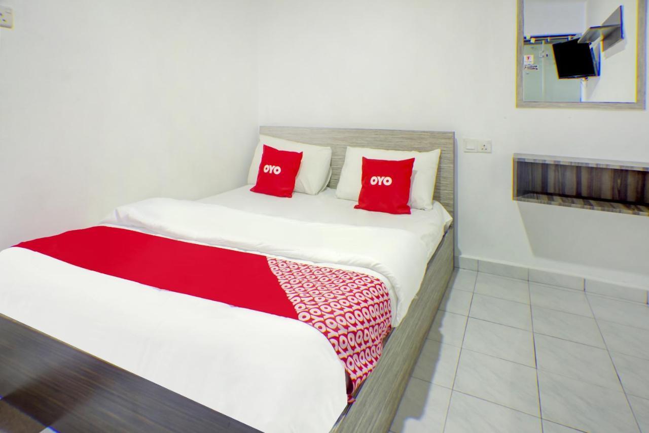 Oyo 90028 Ragula Hotel Джохор-Бару Экстерьер фото