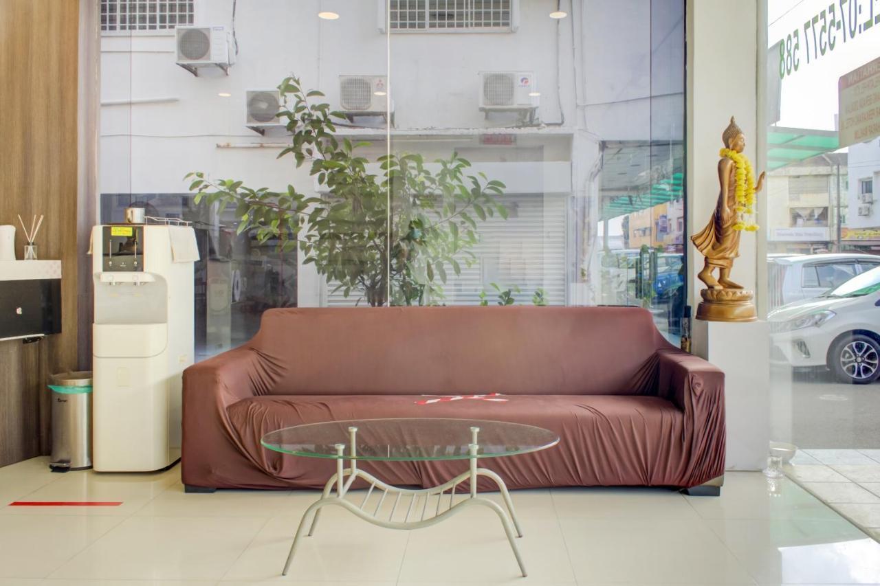 Oyo 90028 Ragula Hotel Джохор-Бару Экстерьер фото